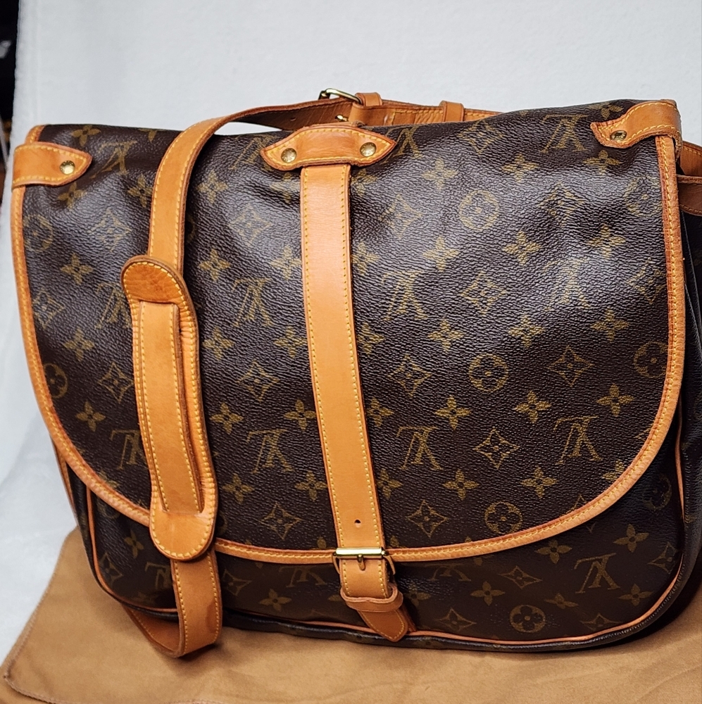 Authentic Louis Vuitton Saumur35 - Picture 1 of 16